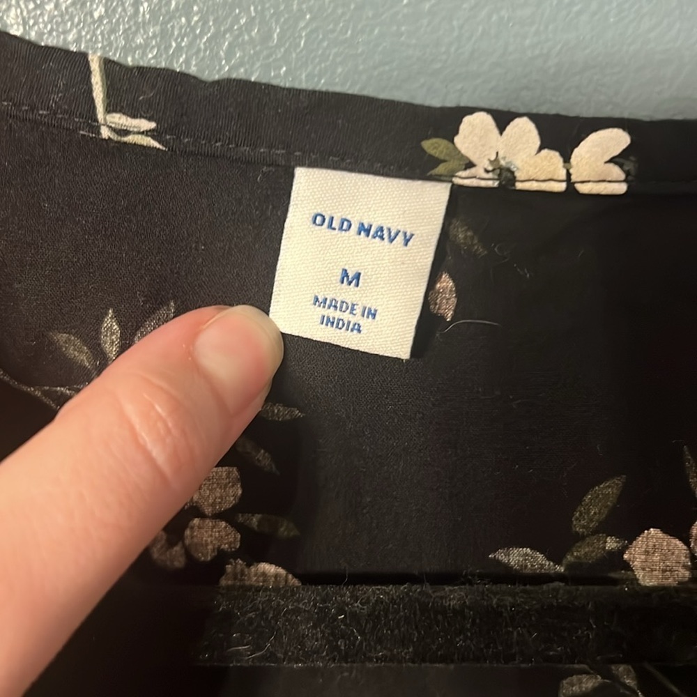 Old Navy Floral Shift Dress - Picture 5 of 7